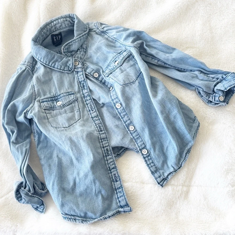 Gap light wash cotton denim chambray button down shirt size 3T